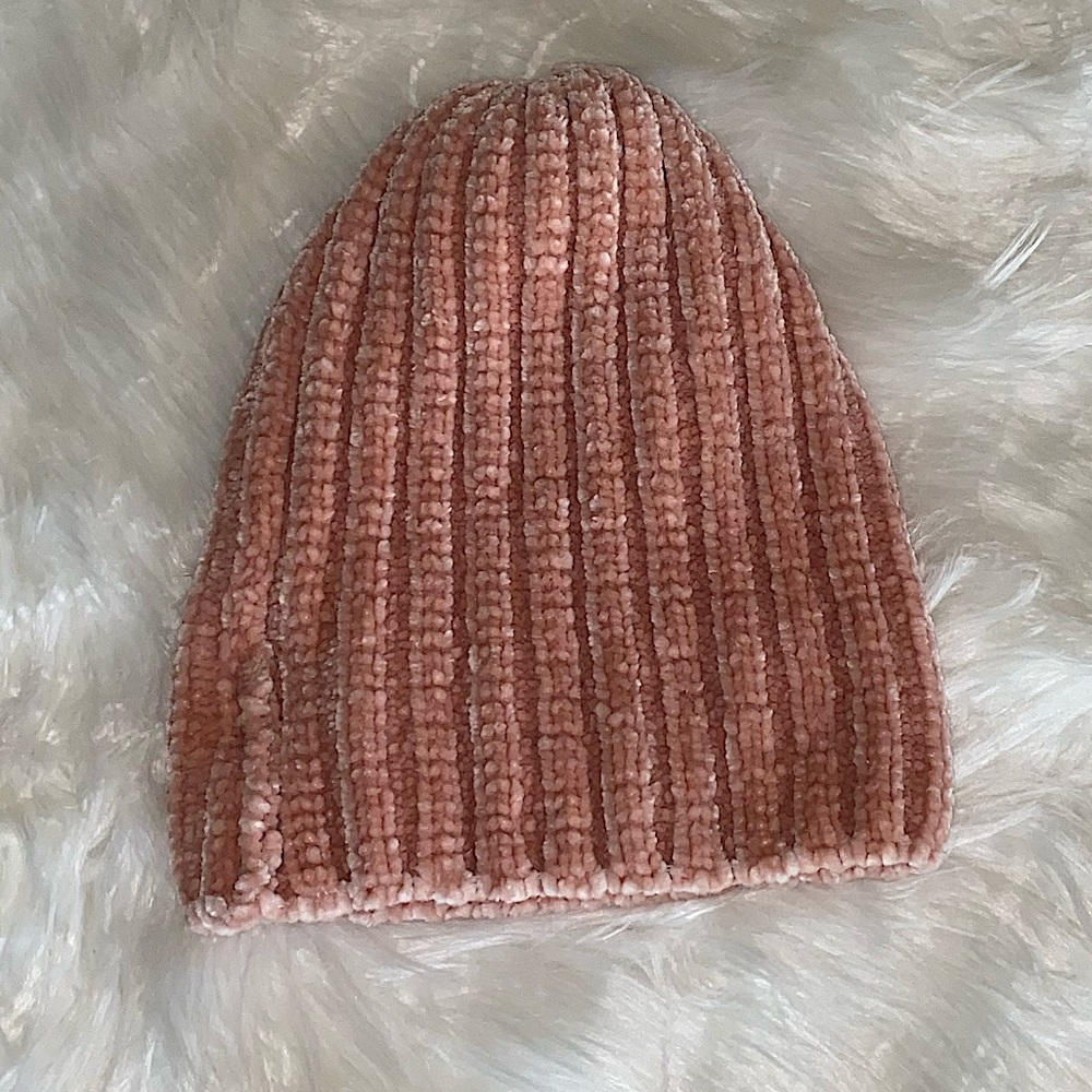 Zara NWOT peach colored beanie one size fits all